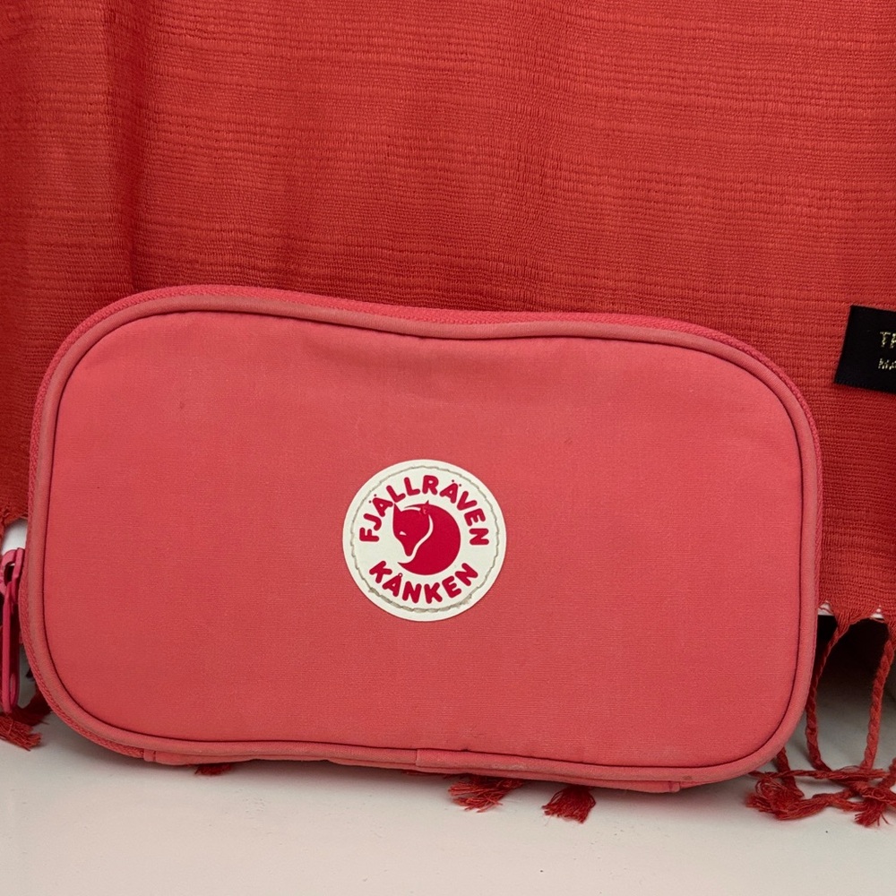 Fjallraven Kånken Pink Pouch wallet